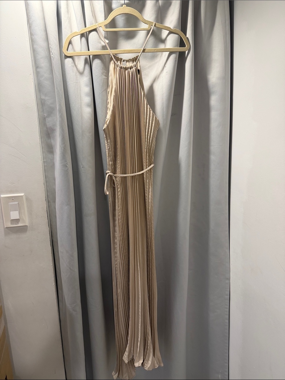 Banana Republic Cream Pleated Halter Maxi Dress